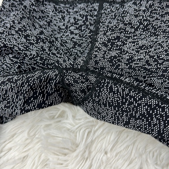 Lululemon Train Times Crop (17") Soundwave White Black / Black - Picture 2 of 5